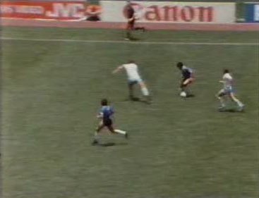 Maradona dribbling