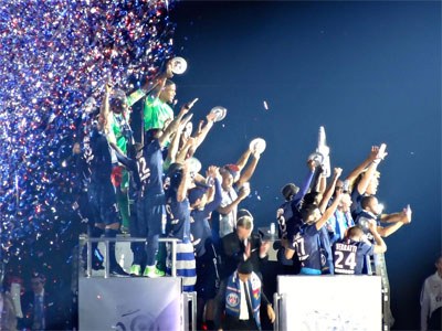 PSG players celebrating